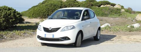 Lancia Ypsilon nella stupenda Baia Santa Reparata, Santa Teresa Gallura